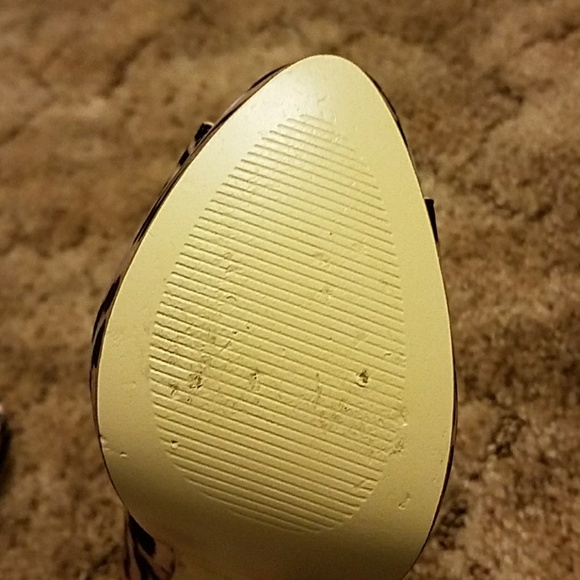 victoria leopard scratch